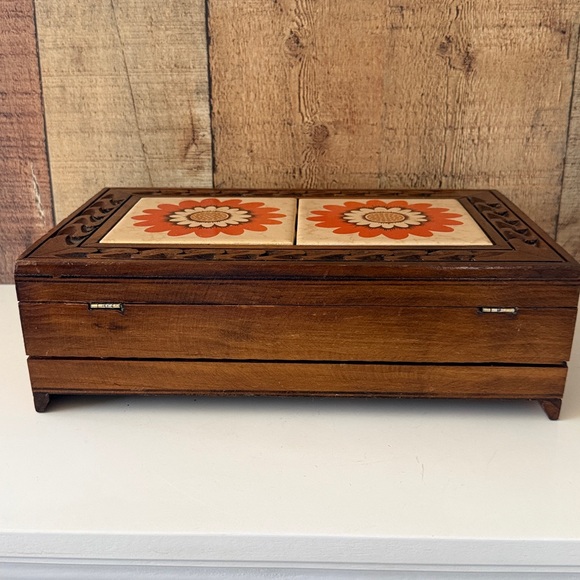 Vintage Handmade Wooden Jewelry Box with Retro Floral Tiles with Carved Details - Picture 8 of 13